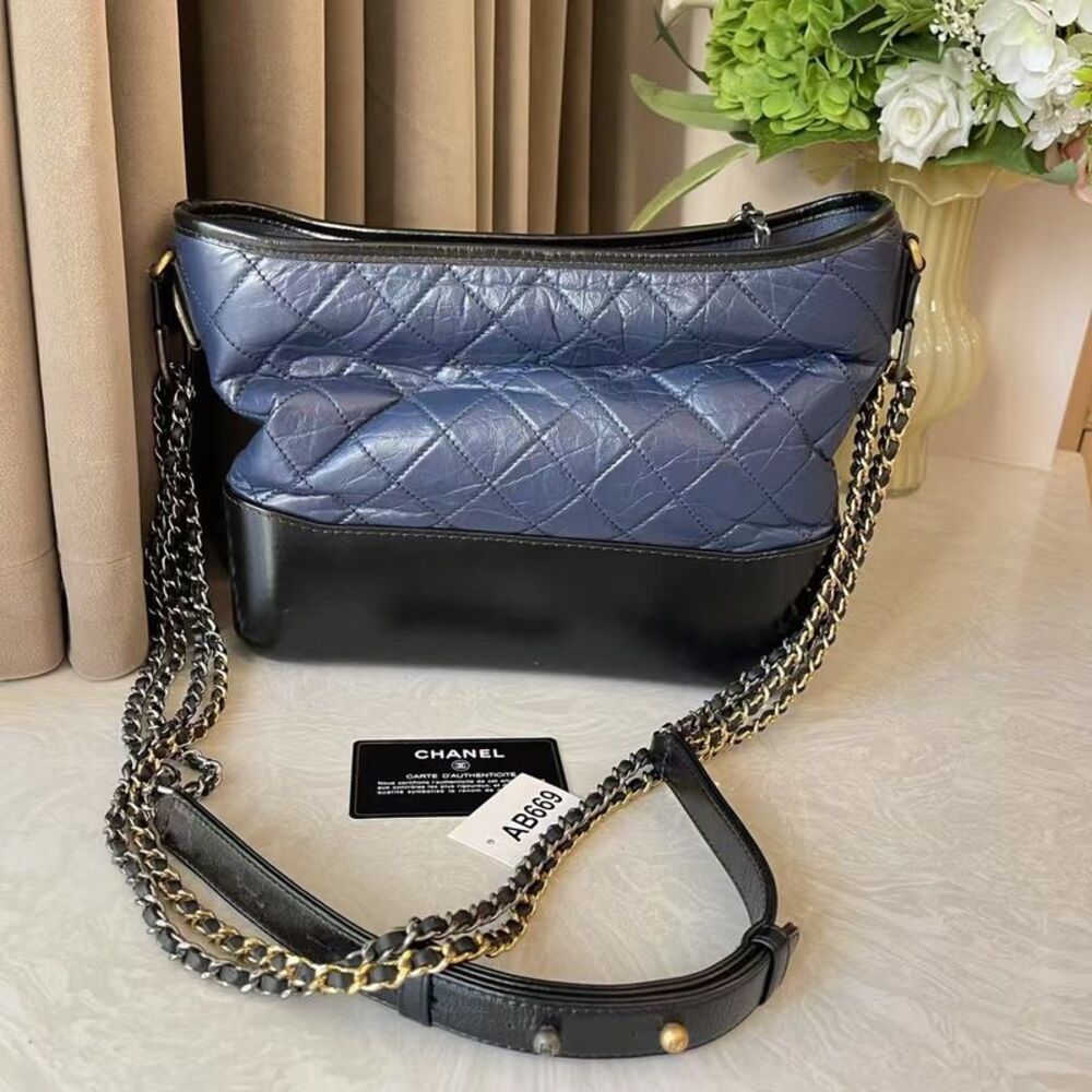 Chanel Women Pre-Loved Bag Very Good Condition - Picture 5 of 8